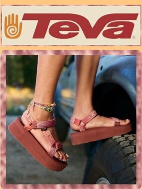 NWT! TEVA Flatform Universal Sunscape Waterless Scarlet Sandals Women’s 8
